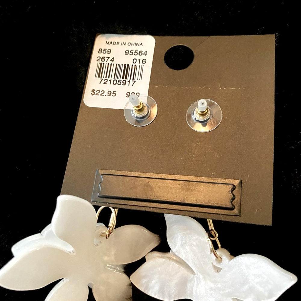 Pretty Shell like earrings - Picture 2 of 2